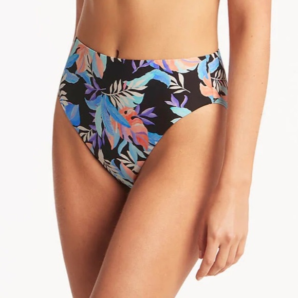 NWT Sea Level Botanica Cross Front Top & Retro High Waist Bottom 4-6 - Picture 2 of 15